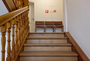staircase-550601_640